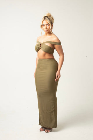 DUSK - GREEN OFF THE SHOULDER TWO PIECE MAXI SKIRT SET WITH A GOLD METAL DETAIL IN CENTRE CROP